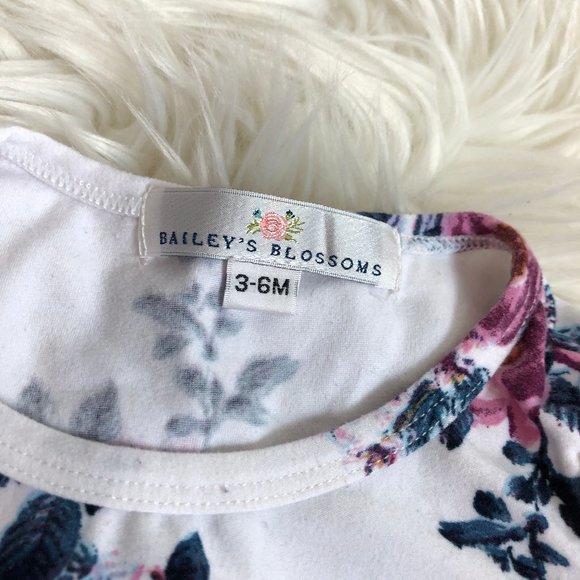 bailey's blossoms top size 3-6 m✨ - Picture 2 of 3